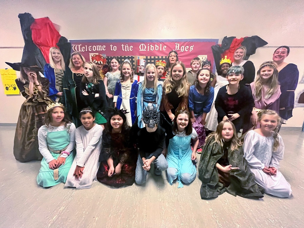 WDI students kick off Middle Ages unit by dressing in medieval clothing
