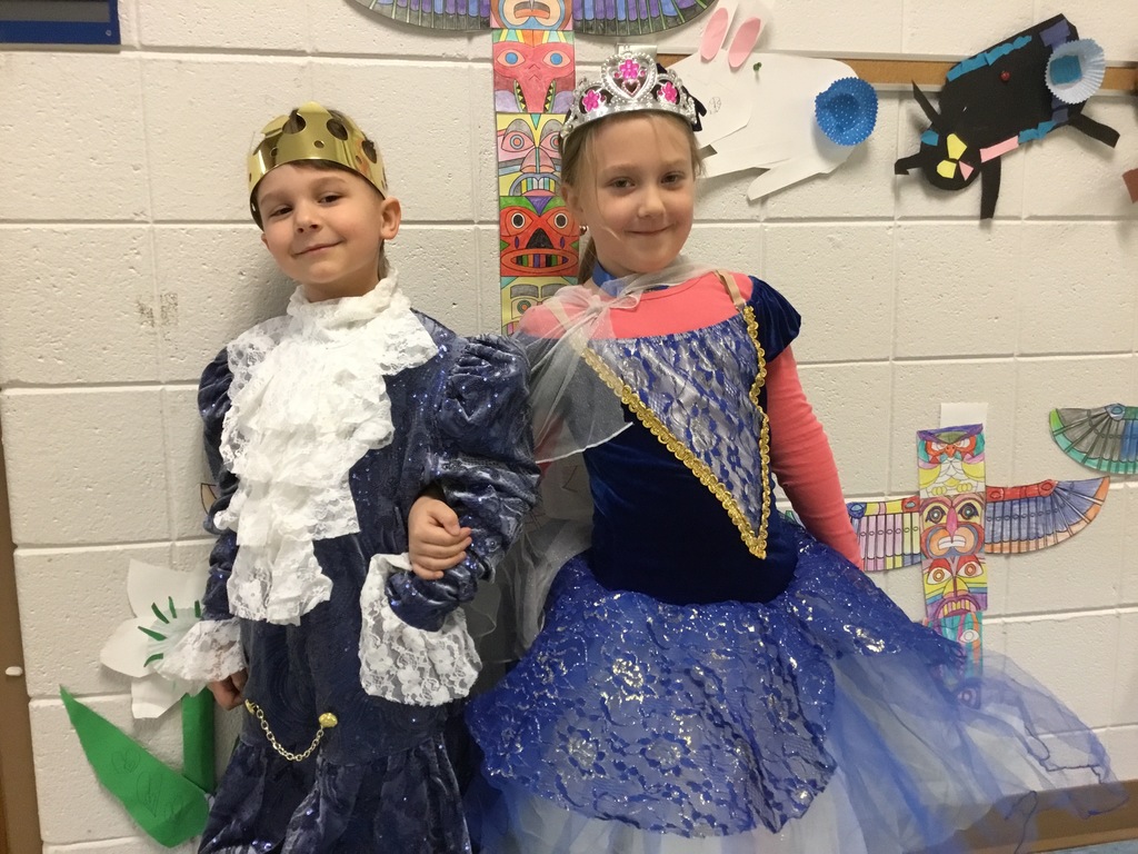 Students dressed as kings and queens